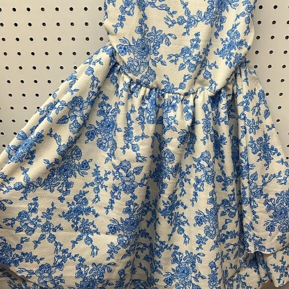 Knit Blue and White Casual Floral Sundress with 2 layer skirt and fitted bodice - Picture 8 of 16